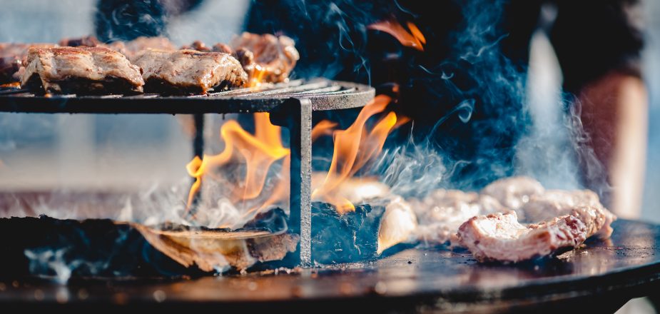 image de grillade sur un barbecue en touret